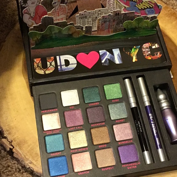 Urban Decay Other - Urban Decay Book Of Shadows Vol 3
